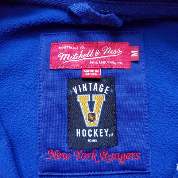 Ladies New York Rangers Mitchell and Ness Zip-up Jacket. Medium. NHL. - Picture 5 of 9